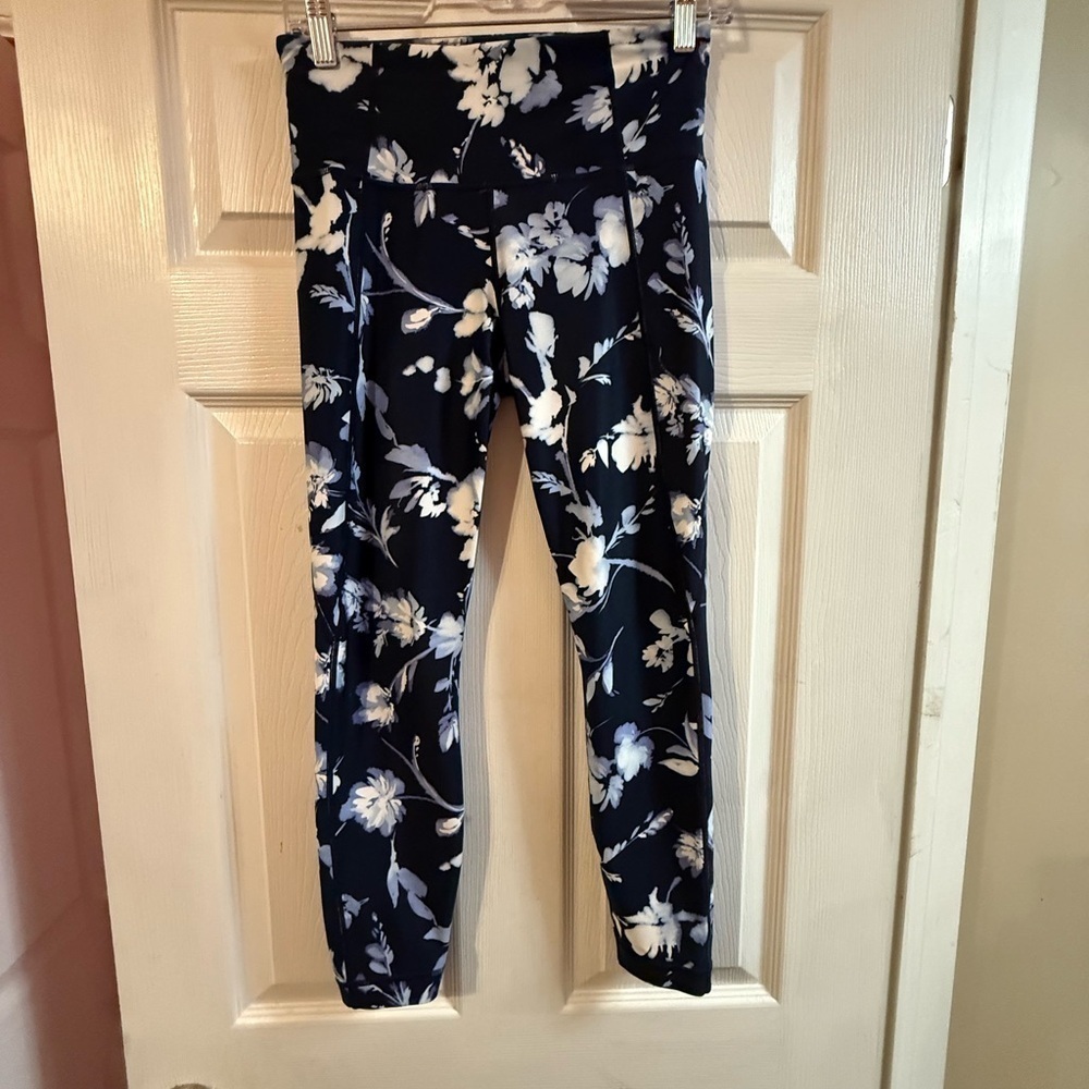 Athleta Navy and White Floral Leggings